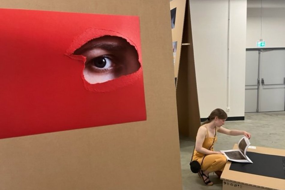 Ilustračný obrázok k článku UNIKÁTNA výstava dizajnu: Najväčšie nákupné centrum Slovenska privítalo študentov! FOTO