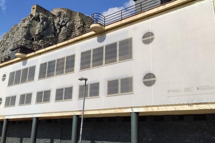 Ilustračný obrázok k článku Chátrajúci AMFITEÁTER pod Hradom Devín má nový imidž: TOTO brzdí jeho obnovu