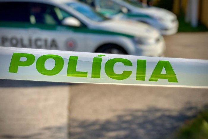 Ilustračný obrázok k článku TRAGÉDIA v bratislavskej bytovke: Muž vypadol z ôsmeho poschodia, na mieste zomrel