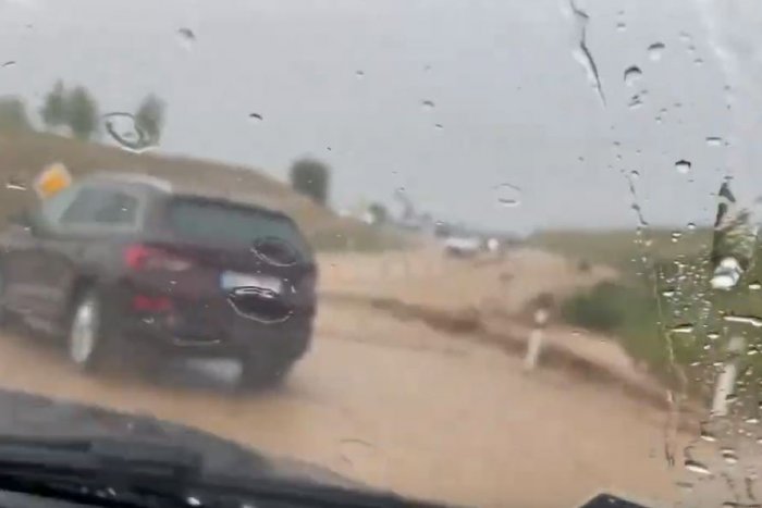 Ilustračný obrázok k článku Slovensko zasiahnu BÚRKY: Meteorológovia nevylučujú ani padanie KRÚP