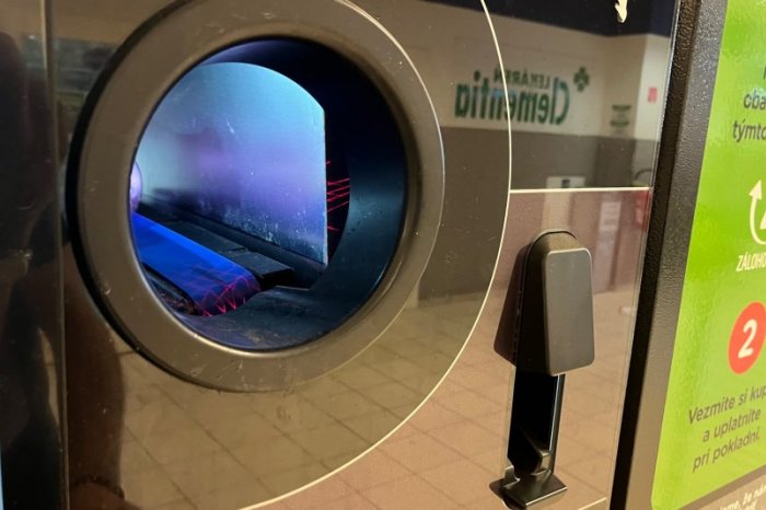 Ilustračný obrázok k článku Zálohomaty už budú môcť využívať aj NEVIDIACI, predstavili zavedenie zvukových manuálov