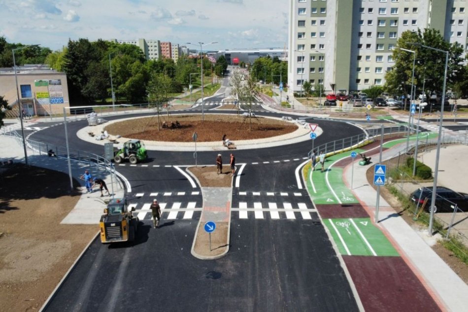 Ilustračný obrázok k článku Mesiace obmedzení KONČIA: Otvoria nový "kruháč" na Družbe, FOTO