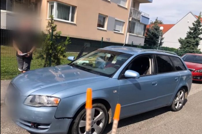 Ilustračný obrázok k článku ZDROGOVANÝ so zapnutým stroboskopom za čelným sklom: Policajti chytili vodiča "experta"