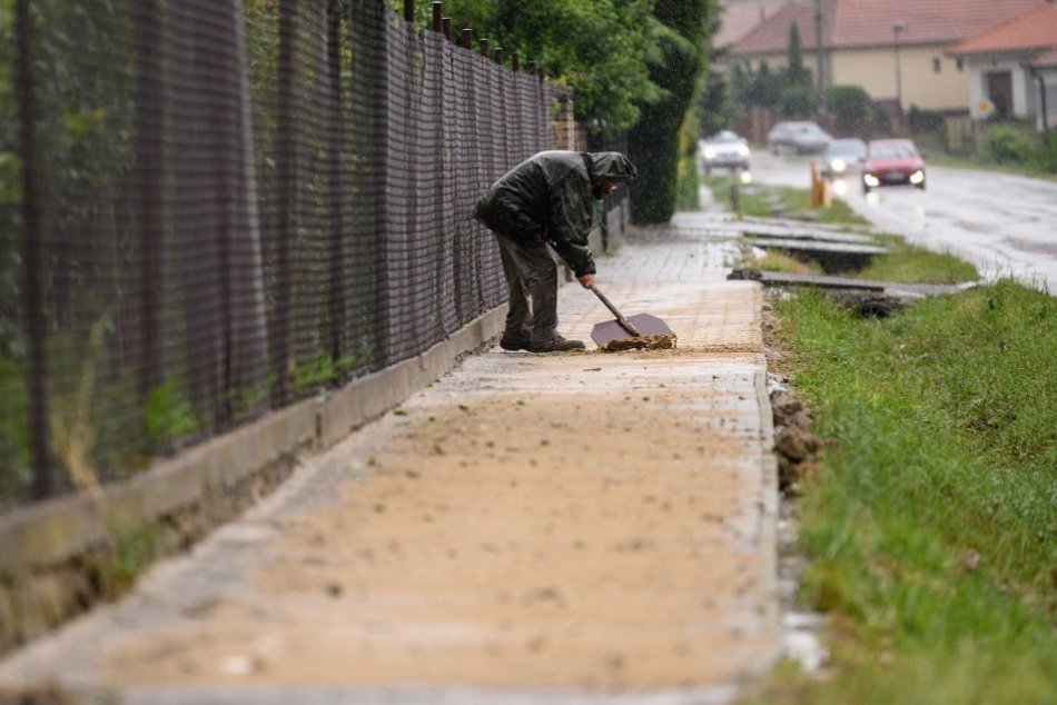 Ilustračný obrázok k článku Silný vietor, KRÚPY a séria BÚROK: Ktoré okresy budú najviac ohrozené počasím?