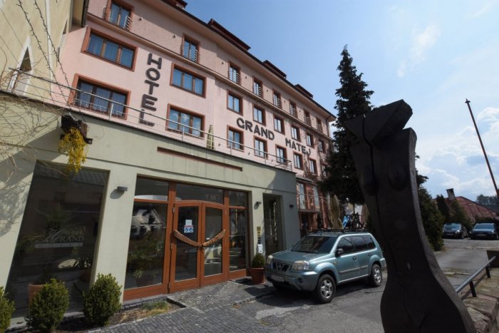 Ilustračný obrázok k článku Hotely sa KONEČNE hemžia návštevníkmi: Na obdobie spred pandémie sa to ale NECHYTÁ