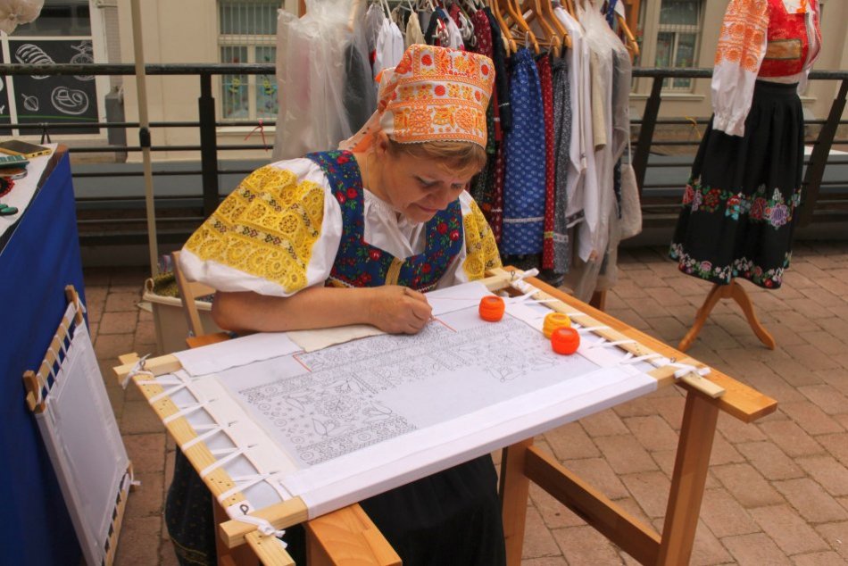 Ilustračný obrázok k článku Program na celé 4 týždne: V Tatranskej Lomnici uvidíme remeselníkov priamo pri tvorbe