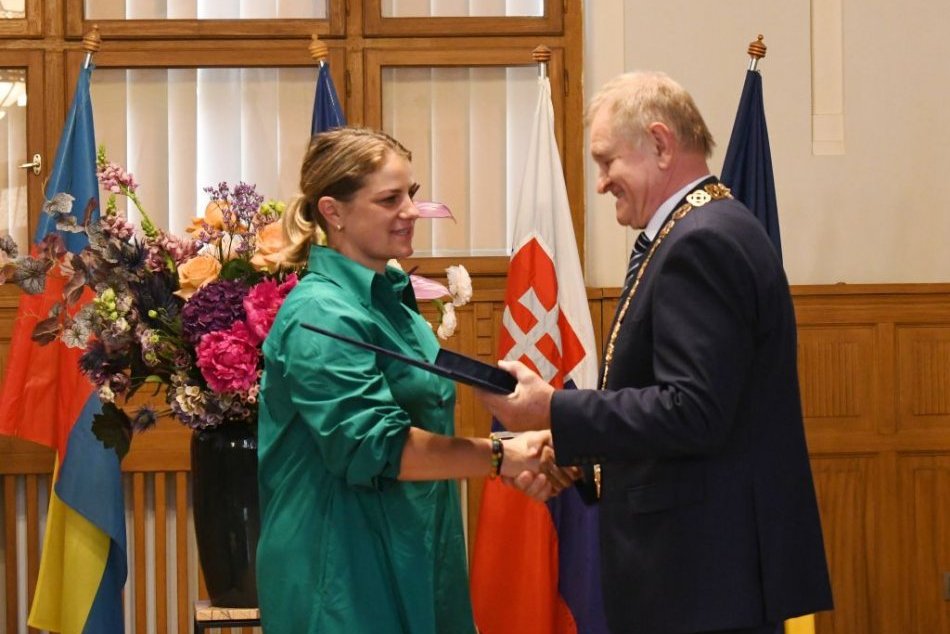 Ilustračný obrázok k článku Športovci, herečka a aj kňaz: Kraj udelil svoje najvyššie vyznamenania