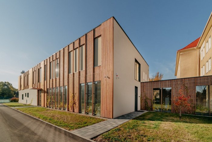 Ilustračný obrázok k článku PROBLÉM na novej dostavbe základnej školy: Triedy museli VYSŤAHOVAŤ!