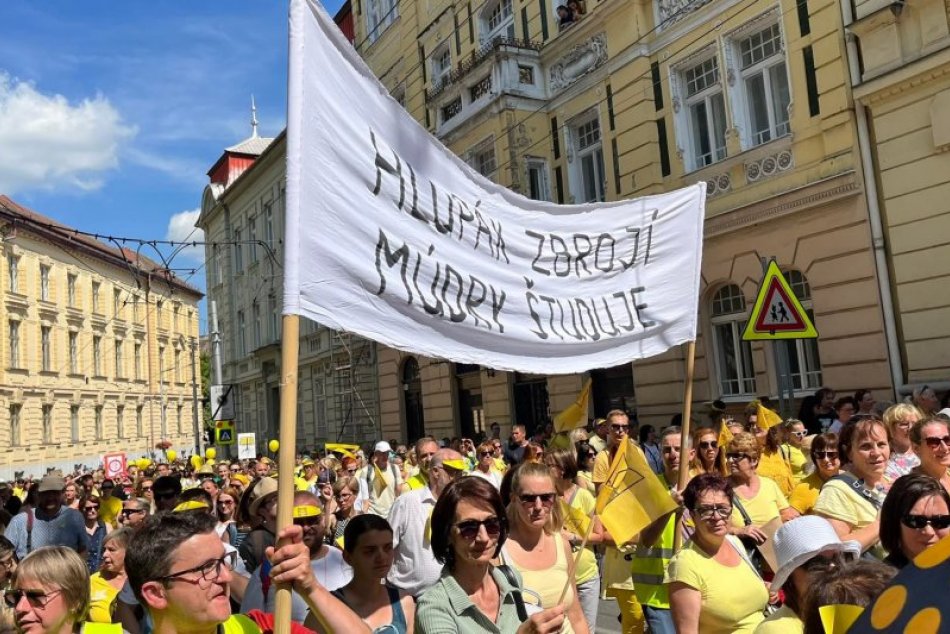 Ilustračný obrázok k článku UČITELIA mieria k parlamentu: Protestujú za lepšie podmienky a vyššie PLATY + FOTO, VIDEO