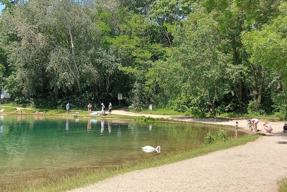 Ilustračný obrázok k článku Slnko pripeká, JAZERÁ v Bratislave lákajú: Kde si môžete zaplávať bez obáv?