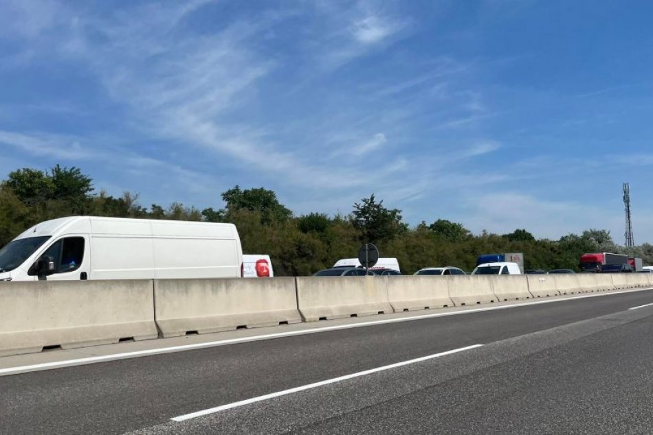 Ilustračný obrázok k článku Víkendové OBMEDZENIA na D1: V jednom úseku ZNÍŽIA rýchlosť na 80 kilometrov za hodinu