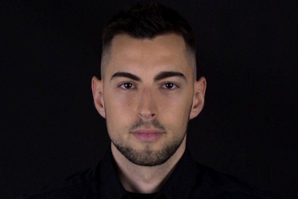 Ilustračný obrázok k článku TALENT z Horehronia: Roman spieva po slovensky aj anglicky, TAKTO znie jeho album