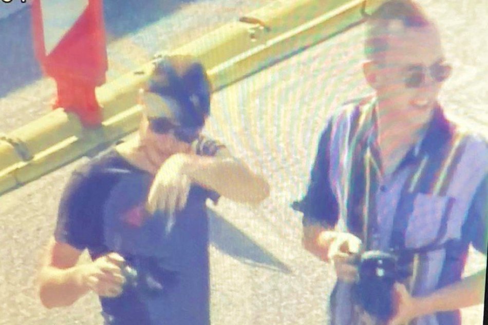 Ilustračný obrázok k článku POZNÁTE týchto mladíkov? Svoje "umenie" predviedli na nesprávnom mieste a pod KAMERAMI