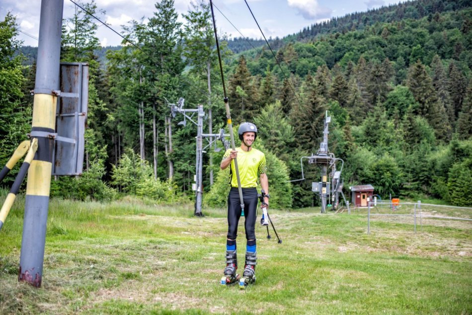 Ilustračný obrázok k článku Na Podpoľaní funguje unikátna ATRAKCIA: Zalyžovať si už môžete aj v lete, VIDEO a FOTO