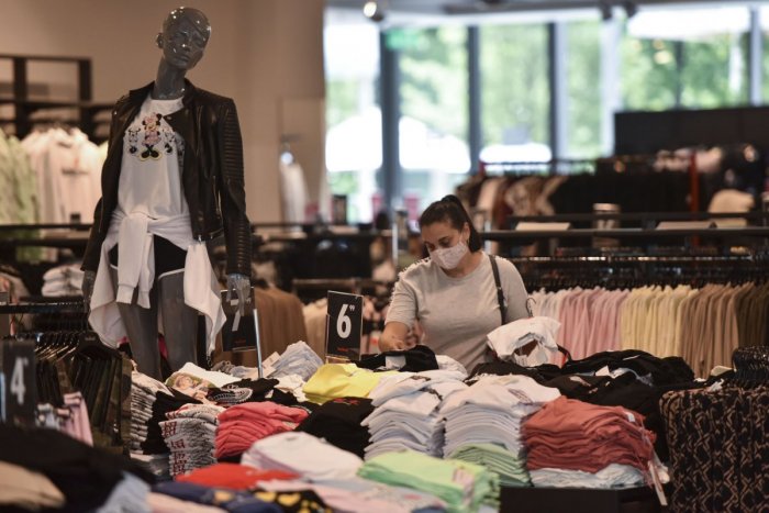 Ilustračný obrázok k článku SVET O SLOVENSKU: Ďalšia obeť krízy. Zo Slovenska odchádza známa módna značka!