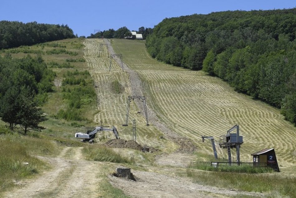 Ilustračný obrázok k článku FOTO: Lyžiarske stredisko v Kavečanoch definitívne KONČÍ. Plány čakajte i na Jahodnej