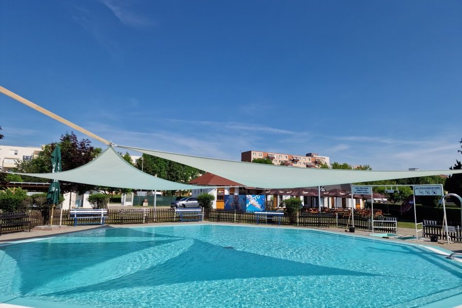 Ilustračný obrázok k článku Letná sezóna odštartovala aj v Topoľčanoch: Kúpalisko otvorili o niekoľko dní skôr