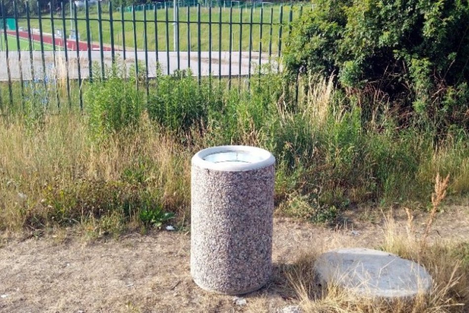 Ilustračný obrázok k článku Bystrické ulice budú čistejšie: Nové koše pribudli na TÝCHTO miestach, FOTO