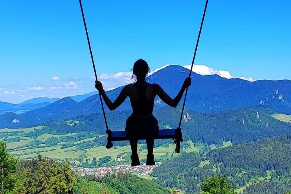 Ilustračný obrázok k článku V lesoch a dedinách sú ukryté parádne HOJDAČKY: Viete, kde ich nájdete?