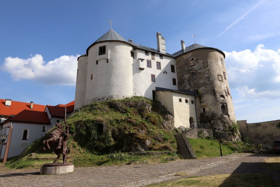 Ilustračný obrázok k článku Nová ATRAKCIA na Hrade Ľupča: Po rokoch sa na miesto vrátil historický skvost, FOTO