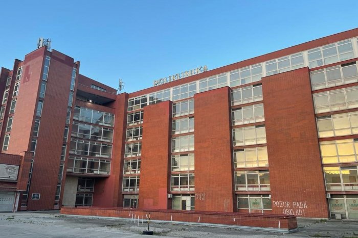 Ilustračný obrázok k článku Poliklinika Tehelná je na PREDAJ: Ministerstvo zdravotníctva ani mestská časť ju kúpiť nechcú