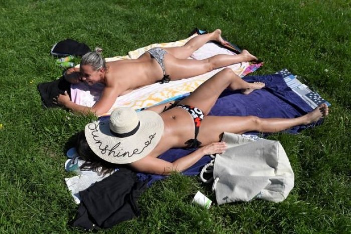 Ilustračný obrázok k článku NEKOMBINUJTE veľa slnka s užívaním niektorých liekov: Hrozia vám KOŽNÉ problémy!