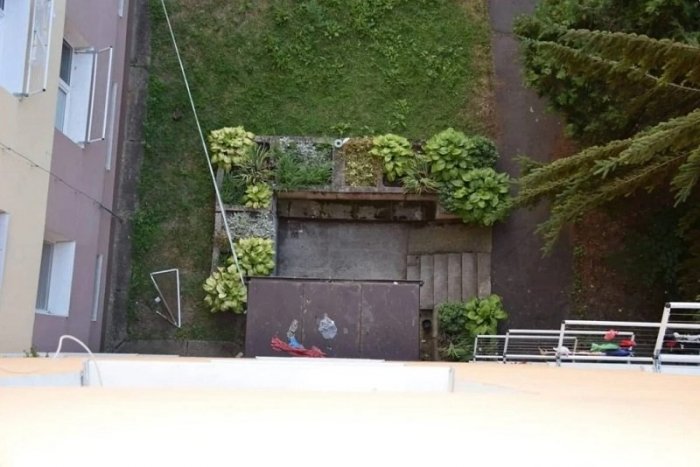 Ilustračný obrázok k článku Veľké nešťastie v Lučenci. Z okna na 6. poschodí vypadol sedemročný chlapec!