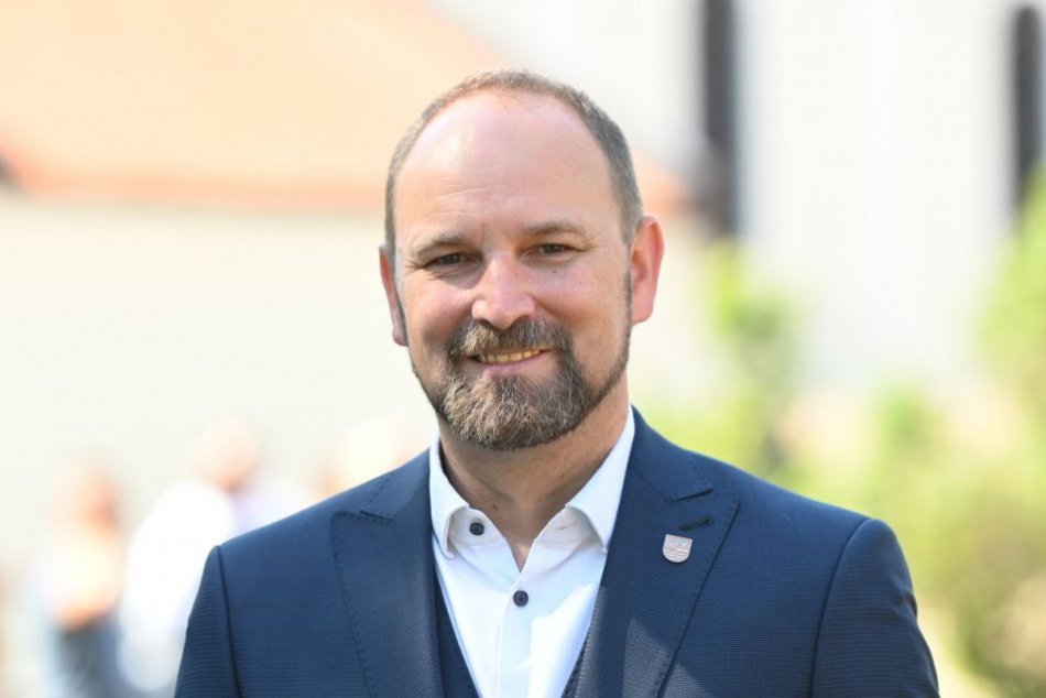 Ilustračný obrázok k článku Zopakuje volebný úspech? O post predsedu TTSK opäť zabojuje aj Jozef Viskupič