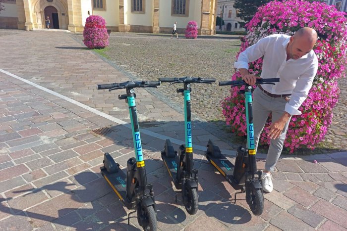 Ilustračný obrázok k článku NOVINKA v meste: Kolobežky s nabíjačkou na mobil aj smerovkami už jazdia po Prešove, FOTO
