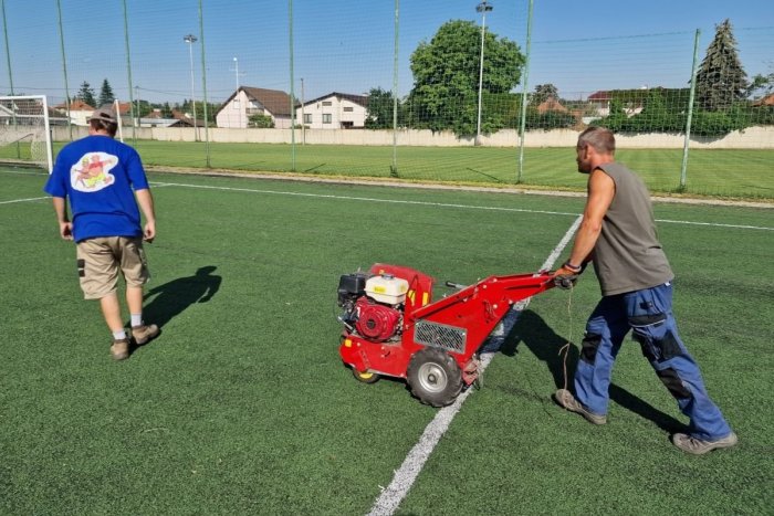 Ilustračný obrázok k článku Mesto získalo 100-TISÍC eur: Vymení umelý trávnik, bude spĺňať podmienky FIFA