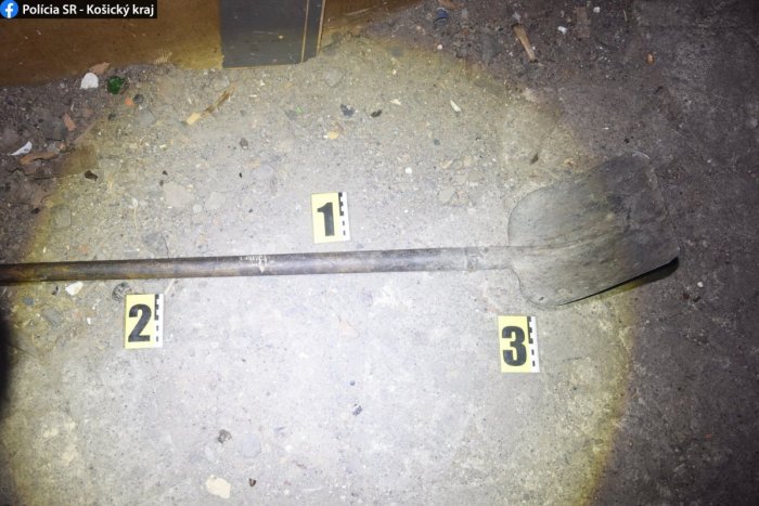 Ilustračný obrázok k článku HROZNÝ prípad vraždy na východe: Trojica páchateľov dobila LOPATOU muža na smrť!