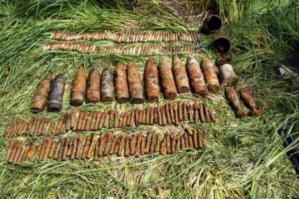 Ilustračný obrázok k článku Hrozivý objav v okrese Zvolen: Na jednom mieste našli desiatky mín a granátov, FOTO