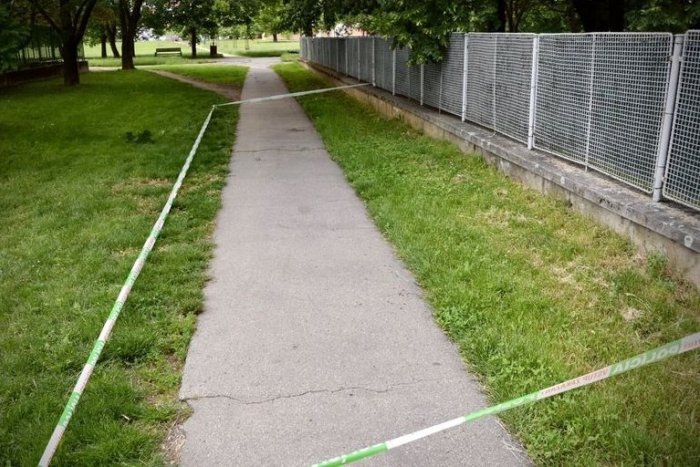 Ilustračný obrázok k článku Na Popradskej ulici ktosi vyčíňal: Poškodil 4 kamery a vzal 11 paliet so sklenou vatou