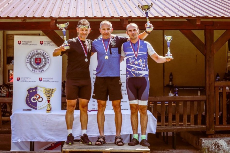 Ilustračný obrázok k článku BOREC z Topoľčian: Policajt Peter uspel na cyklistických pretekoch, FOTO