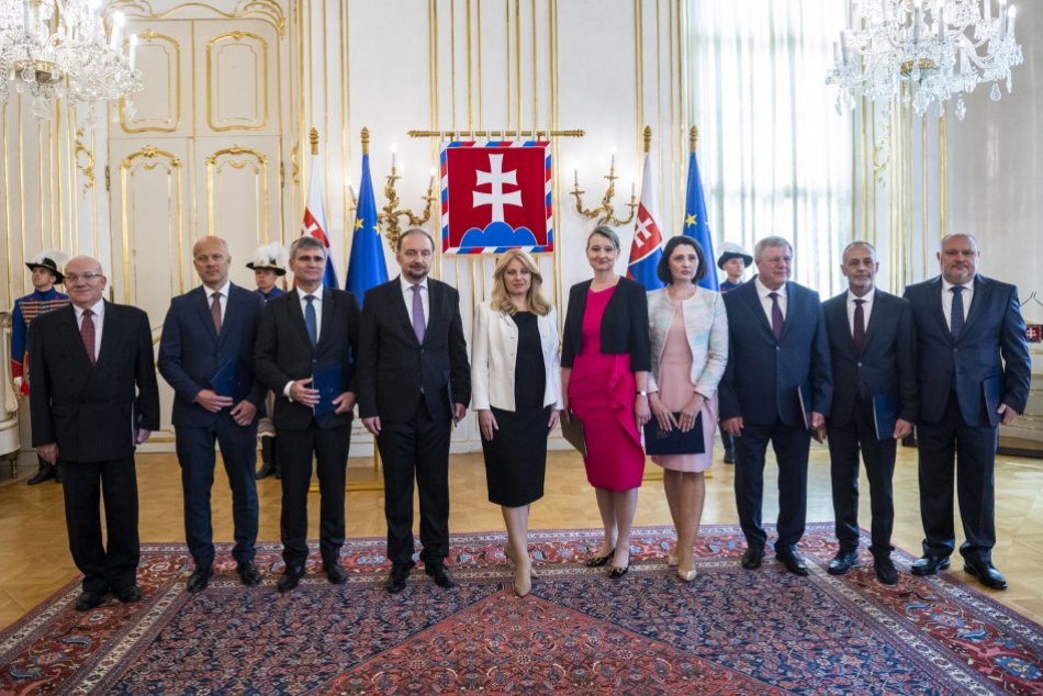 Ilustračný obrázok k článku Čaputová poverila 9 nových veľvyslancov: TOTO sú ich mená a tváre, FOTO