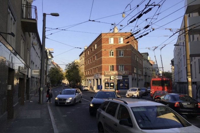 Ilustračný obrázok k článku Mestu sa doposiaľ nepodarilo vyriešiť dopravu v prospech chodcov a cyklistov