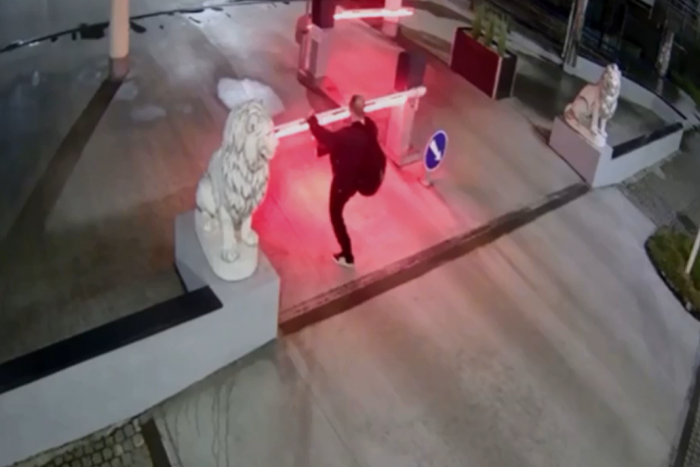 Ilustračný obrázok k článku Polícia sa pýta na muža z VIDEA: Cez rampy na Levočskej vstúpil svojsky