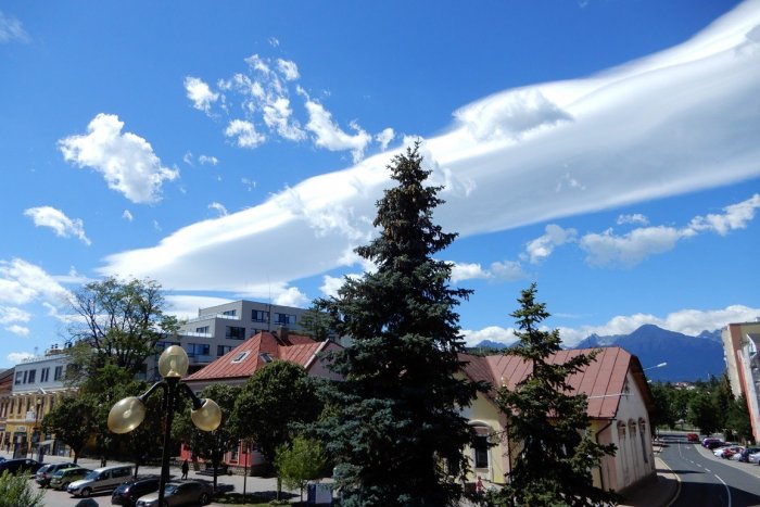 Ilustračný obrázok k článku Ľudia ho zdieľajú na sociálnych sieťach: Mrak nad Popradskou kotlinou je veľký hit, FOTO