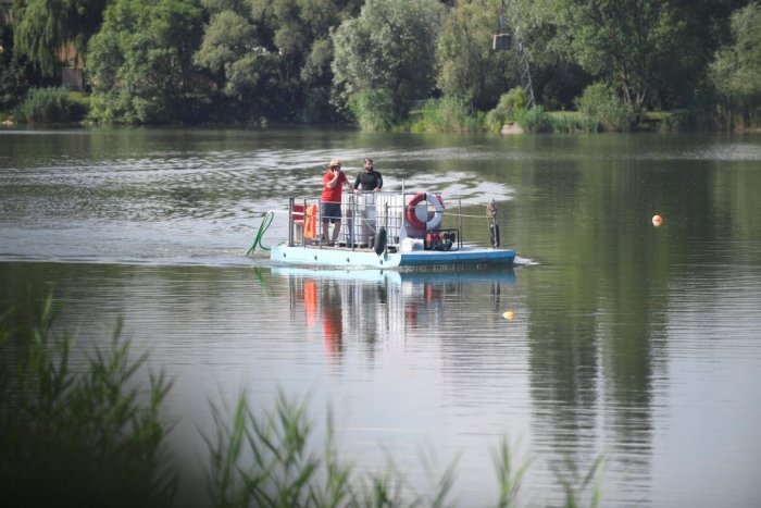 Ilustračný obrázok k článku STOPKA uprostred leta: Na Jazere budú likvidovať sinice, kúpanie bude zakázané