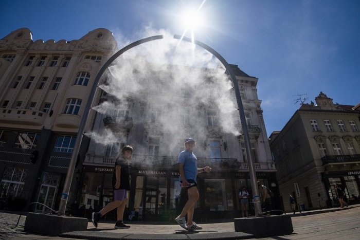 Ilustračný obrázok k článku POČASIE na posledný školský týždeň: Vydýchneme si od búrok a ktorý deň bude veľmi DUSNO?