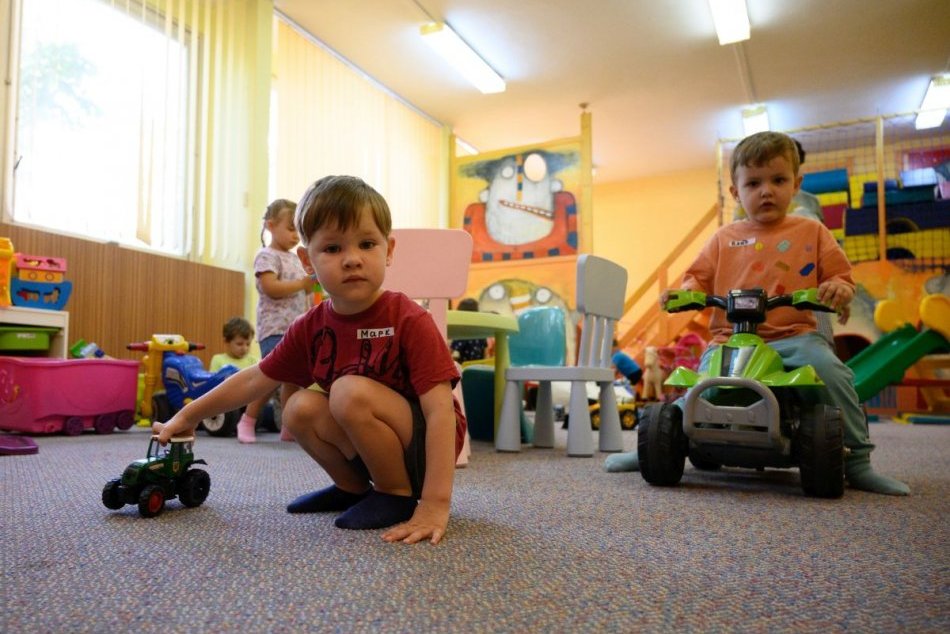 Ilustračný obrázok k článku Poznáte niekoho, kto pomáha deťom z Ukrajiny? V Nitre môže získať peniaze na projekt