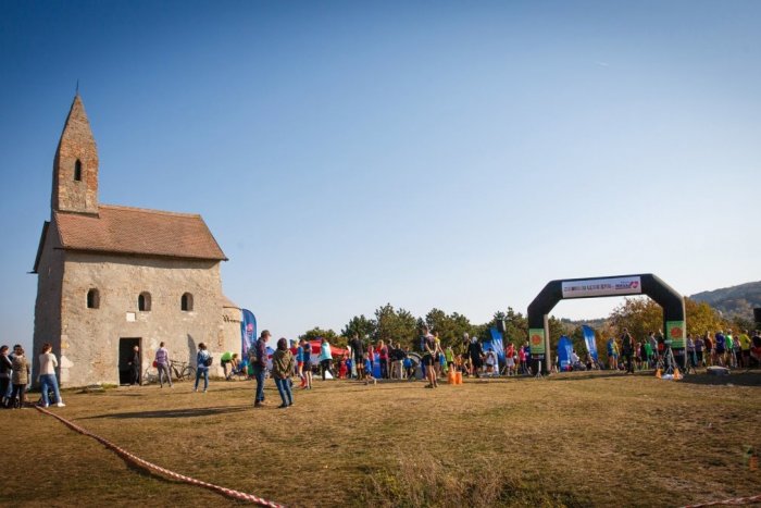 Ilustračný obrázok k článku Športovci sa majú na čo tešiť: BEH Zoborskou lesostepou spoznal TERMÍN!