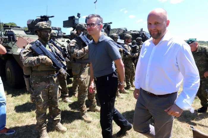 Ilustračný obrázok k článku Minister Naď: Sme pripravení podporovať Ukrajinu tak dlho, ako to bude POTREBNÉ!