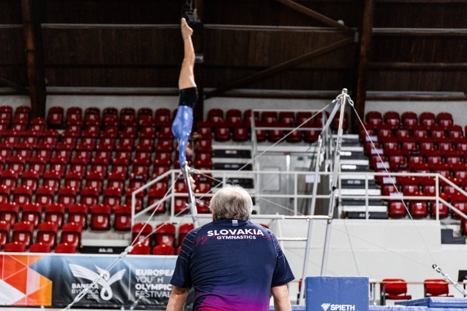 Ilustračný obrázok k článku Bystrický zimák by ste nespoznali: Premenil sa na gymnastickú halu, FOTO