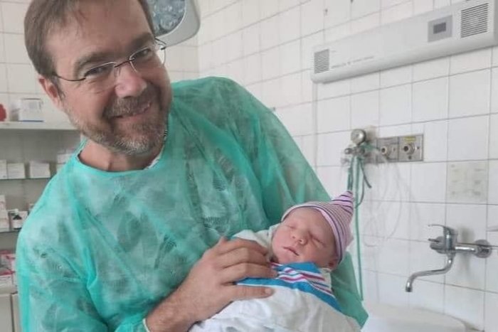 Ilustračný obrázok k článku Exminister Krajčí má ŠIESTE dieťa: Gratuloval mu aj Matovič, akú poznámku si NEODPUSTIL?