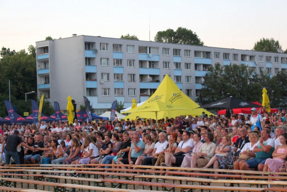 Ilustračný obrázok k článku FAN zóna v bystrickom parku láka PROGRAMOM: V pondelok vyvrcholí veľkou ŠOU