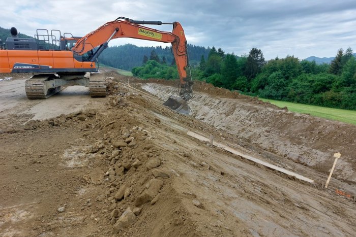 Ilustračný obrázok k článku Výstavba košickej R2 napreduje, na stavbe je denne zhruba 100 pracovníkov