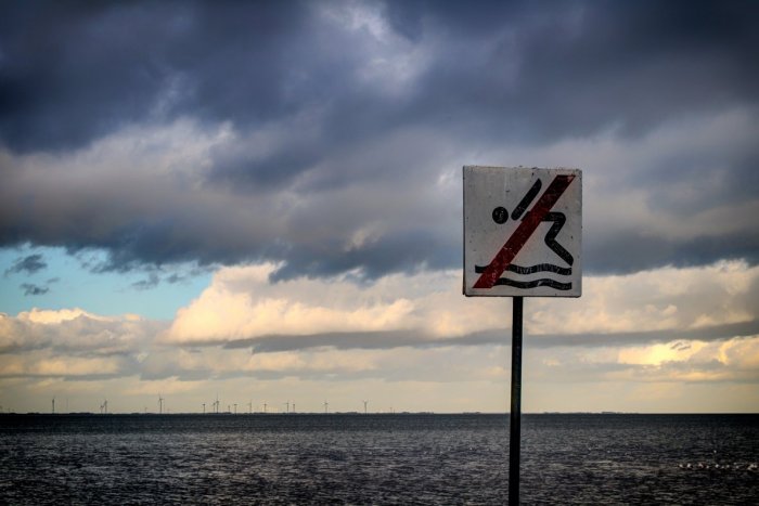 Ilustračný obrázok k článku Rozpálená pláž, žiadne more: Dovolenkárov v Taliansku prekvapil nečakaný ZÁKAZ KÚPANIA!