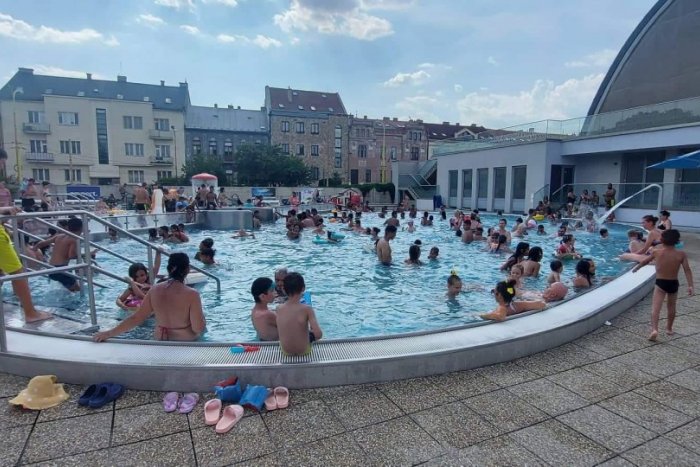 Ilustračný obrázok k článku Pohodu na obľúbenom kúpalisku NARUŠILI Rómovia: TOĽKO neporiadku tam ešte nikdy nemali! FOTO