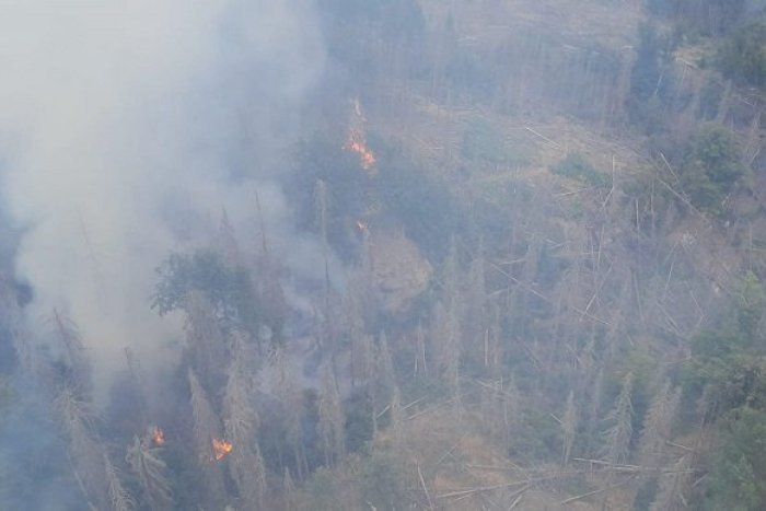 Ilustračný obrázok k článku Zdesení strážcovia parku: Turisti si v horiacom Českom Švajčiarsku rozložili OHNÍK!